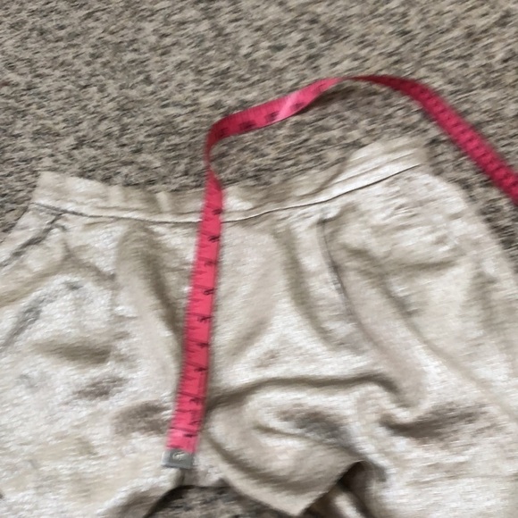 Babaton Gold Jacquard Shorts Size 6 - Picture 8 of 10